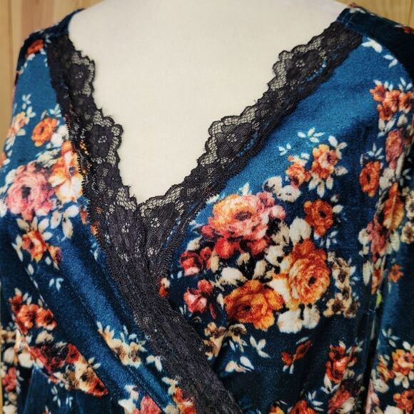 Pro Blue velour blouse - Picture 2 of 10